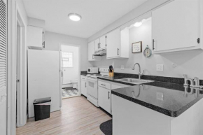 Quiet & Cozy End Unit Near Downtown Mount Clemens